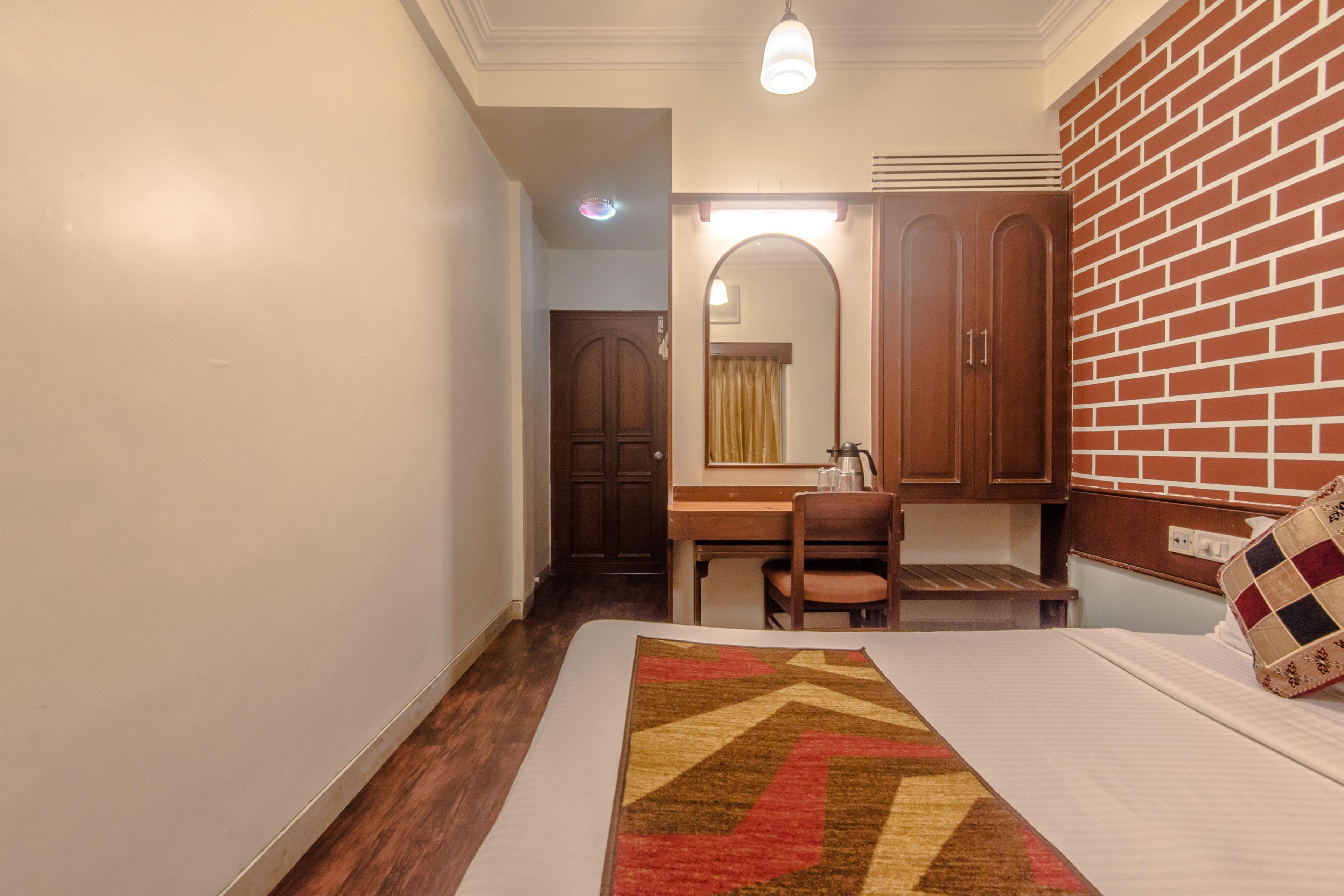 Hotel Mogul Palace - Near Masjid Bunder Mumbai — Photos 1
